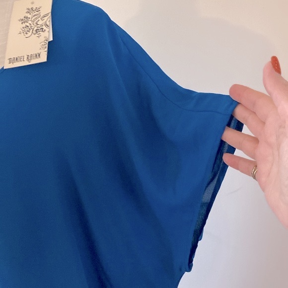 Deniel Rainn women’s plus over size dark teal blouse silky with discrete gems - Picture 4 of 12